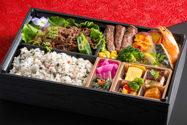 とやま弁当（京都店）-氷見牛すき焼きと柔らかステーキ御膳