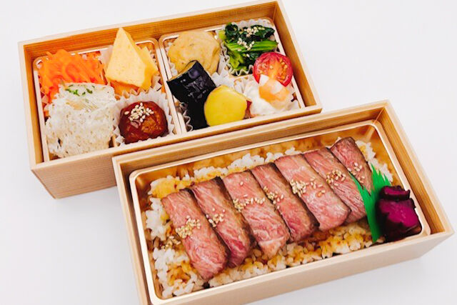 集いの食卓 おもてなし-サーロインステーキの二段重