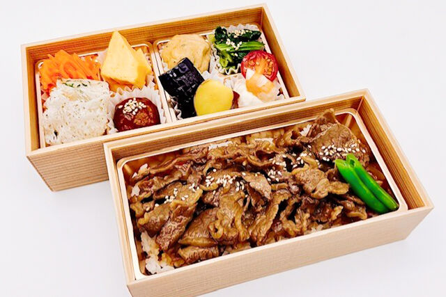 集いの食卓 おもてなし-黒毛和牛のすき焼き二段重