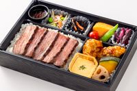 塚田農場おべんとラボ-星空の黒牛極みステーキと若鶏のチキン南蛮御膳