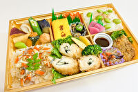 旬菜屋 司-【熨斗対応可】鶏チーズフライと五目ご飯の行楽彩り幕の内弁当