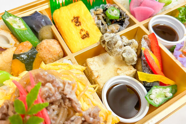 旬菜屋 司-【熨斗対応可】白身魚豆腐甘酢あんかけとすき焼きご飯の行楽彩り幕の内弁当