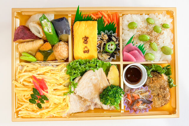 旬菜屋 司-【熨斗対応可】豚ロース焼肉と五目寿司ご飯の行楽彩り幕の内弁当