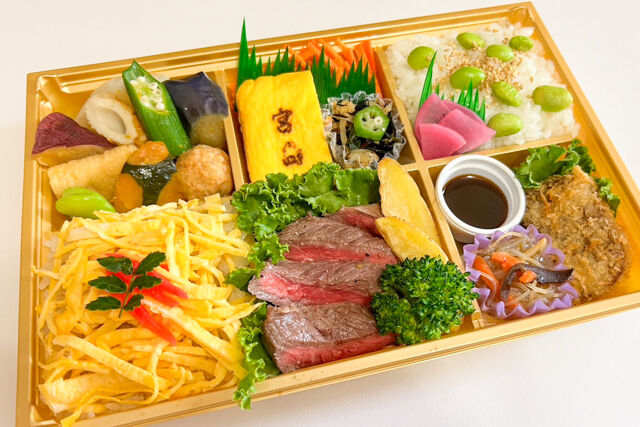 【熨斗対応可】牛ステーキと五目寿司ご飯の行楽彩り幕の内弁当