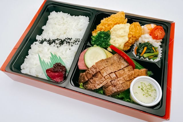 牛たんと黒毛和牛 つかさ政宗-特選牛たん塩焼き御膳（広島産大粒カキフライ）