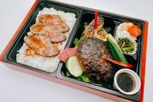 牛たんと黒毛和牛 つかさ政宗-特選黒毛和牛ハンバーグと黒毛和牛のローストビーフ御膳（さわら西京焼き）