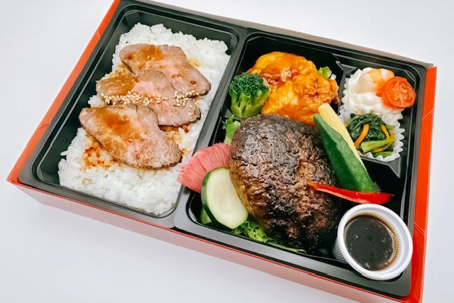 牛たんと黒毛和牛 つかさ政宗-特選黒毛和牛ハンバーグと黒毛和牛のローストビーフ御膳（黒酢唐揚げ）