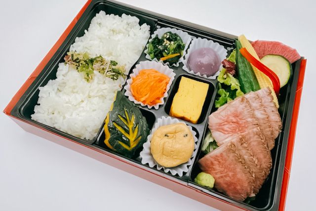 牛たんと黒毛和牛 つかさ政宗-厳選黒毛和牛ステーキで幕の内弁当