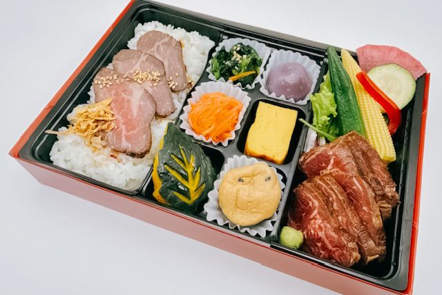 牛たんと黒毛和牛 つかさ政宗-黒毛和牛ローストビーフと牛ハラミ焼肉で幕の内弁当