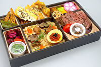 罪深き肉 クルニク-熟成牛ランプステーキとチキンブレストソテーのトリュフ香るラン卵弁当
