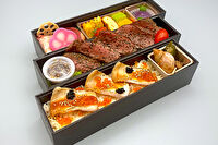 罪深き肉 クルニク-熟成牛ランプステーキと香草炭火ローストポークのトリュフ赤寿司重