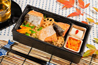鰻と穴子「ひな乃屋」-【熨斗対応可】厚切り鮭とたけのこ御飯【並】