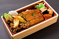 うなぎ屋いしだ-牛すきと鰻重