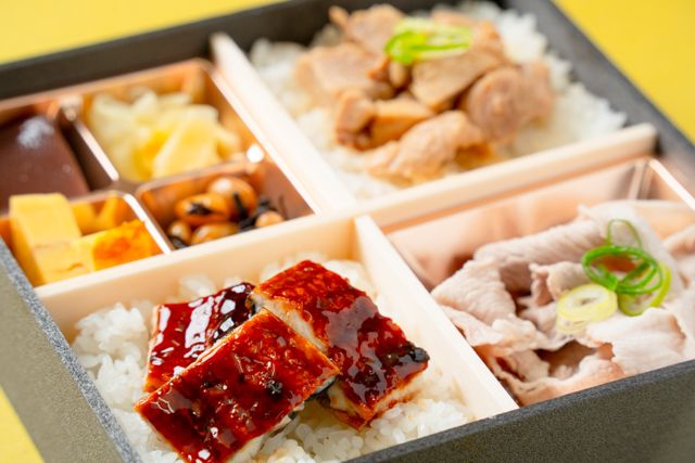 スタミナ満点問屋 うな蔵-鰻・鶏すき・豚しゃぶのトリプルメイン弁当