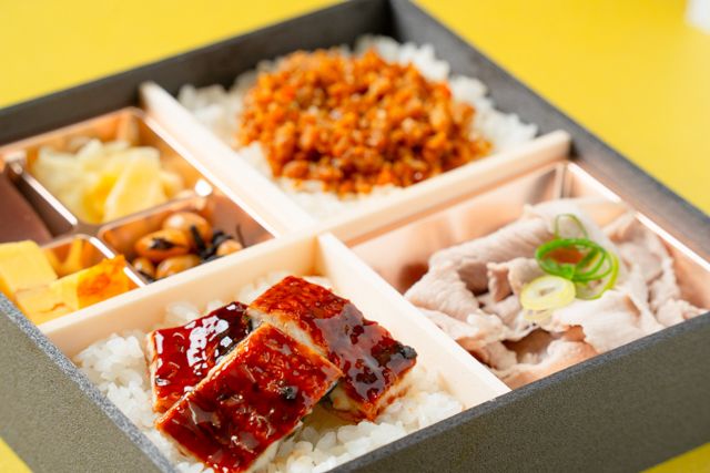 スタミナ満点問屋 うな蔵-鰻・鶏そぼろ・豚しゃぶのトリプルメイン弁当