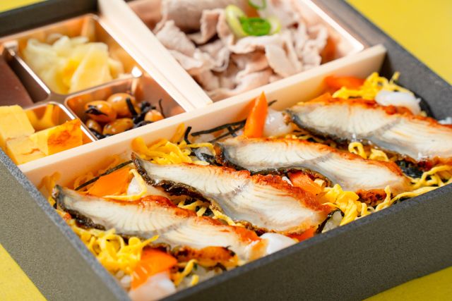 スタミナ満点問屋 うな蔵-彩り鰻ちらしと豚しゃぶ弁当