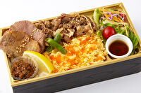 牛と鰻の神隠し あさひや-熟成厚切り牛タン、バラ焼き弁当
