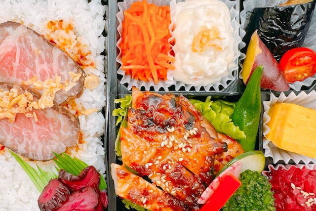 vege-lovele vegetable-ごちそう御膳（特製ダレの若鶏炙り焼と黒毛和牛ローストビーフ）
