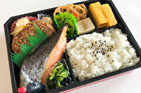 和弁当 さつき-鮭＆コロッケ弁当