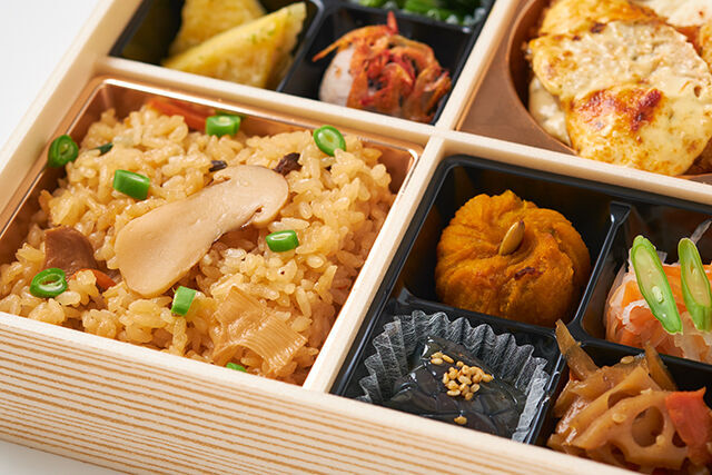 和暖-【秋冬限定】秋鮭フライのタルタル焼と松茸ご飯弁当