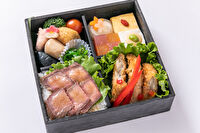 和が家-【選べるメイン】和惣菜の牛ロースト重弁当