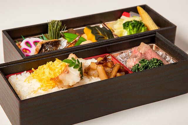 昴subaru ‐鯛だしご飯と赤身ステーキ2段重‐