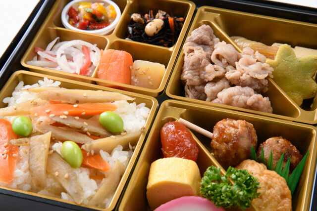 和ごころ膳 樂-五味五彩膳 ー黒毛和牛Premium Queens Beefすき焼きと出汁ごぼう飯ー