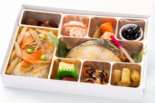 和ごころ膳 樂-【熨斗対応可】 銀だら西京焼きと出汁ご飯 華やか膳 ーシャインホワイト紙箱ー