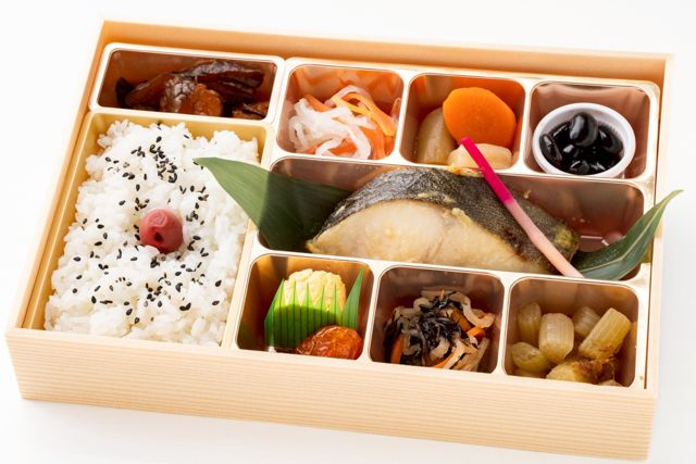 和ごころ膳 樂-【熨斗対応可】 銀だら西京焼き 華やか膳 ー高級折箱ー