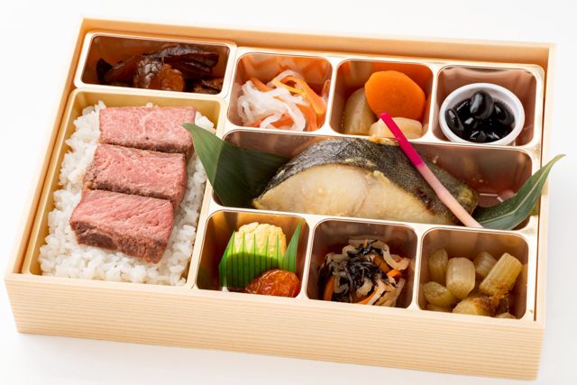 【熨斗対応可】 銀だら西京焼きとステーキご飯 華やか膳 ー高級折箱ー