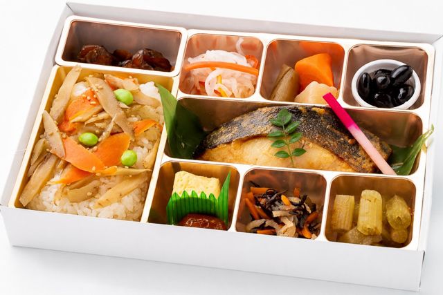 和ごころ膳 樂-【熨斗対応可】さわら柚庵焼きと出汁ご飯 華やか膳 ーシャインホワイト紙箱ー