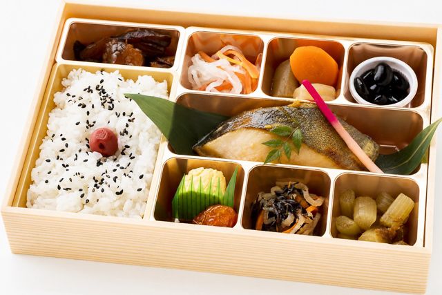 和ごころ膳 樂-【熨斗対応可】さわら柚庵焼き 華やか膳 ー高級折箱ー