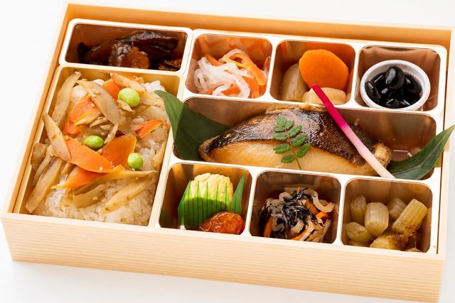 和ごころ膳 樂-【熨斗対応可】さわら柚庵焼きと出汁ご飯 華やか膳 ー高級折箱ー