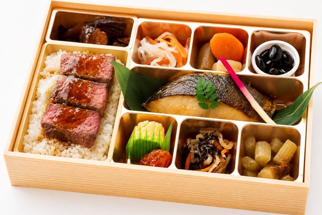 【熨斗対応可】さわら柚庵焼きとステーキご飯 華やか膳 ー高級折箱ー