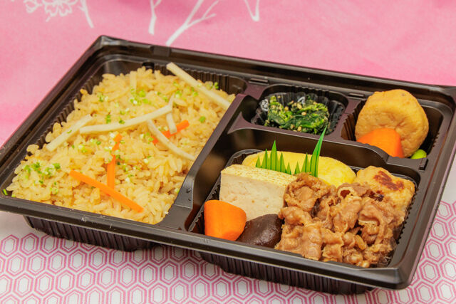 和牛匠邸-甘め割り下のすき焼き＆炊き込みご飯弁当