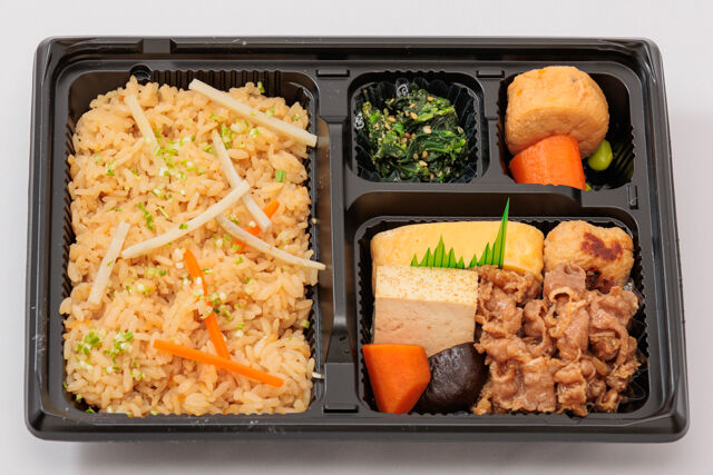 和牛匠邸-甘め割り下のすき焼き＆炊き込みご飯弁当