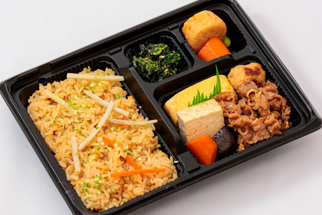甘め割り下のすき焼き＆炊き込みご飯弁当