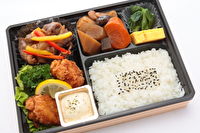 和菜 祐味-【がっつりダブルメイン】鶏の唐揚げと彩り野菜の焼肉弁当