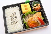 和菜 祐味-大きな特製だし巻き玉子と白身魚の野菜あんかけ弁当