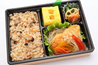 和菜 祐味-【こだわり炊き込みご飯】大きな特製だし巻き玉子と白身魚の野菜あんかけ弁当