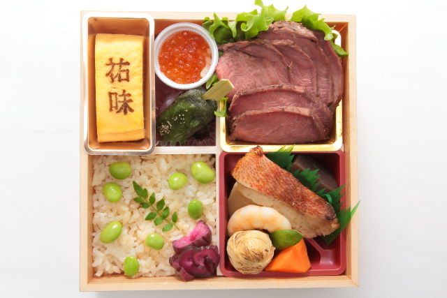 【夏限定】枝豆ご飯と特製ローストビーフ御膳～いくら添え～