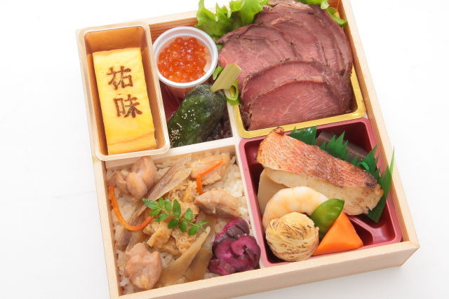 【冬限定】鶏ごぼうご飯と特製ローストビーフ御膳～いくら添え～