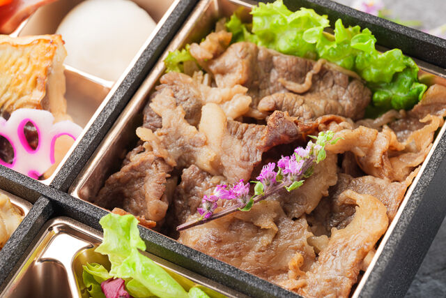 和匠 頂-彩 ～三彩チラシ飯と黒毛和牛すき焼きの贅沢御膳～