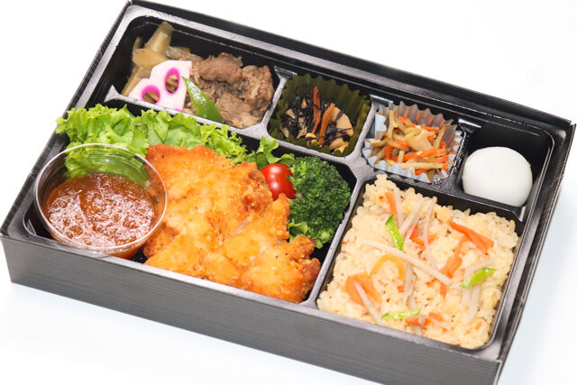 和匠 頂-大和 ～出汁にこだわった五目御飯と香味揚げどり鶏和風おろしと和牛すき焼～