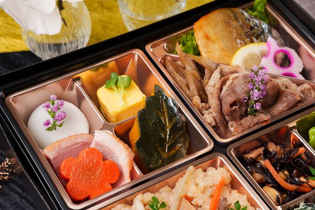 和匠 頂-【熨斗対応可】柳（やなぎ）～出汁にこだわった鶏五目と特選牛すき焼きと厳選焼鯖～