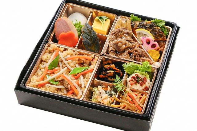 【熨斗対応可】柳（やなぎ）～出汁にこだわった鶏五目と特選牛すき焼きと厳選焼鯖～