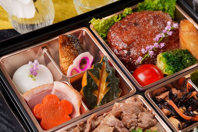 和匠 頂-【熨斗対応可】瑠璃(るり)～黒毛和牛すき焼重と特製和風ソースの黒毛和牛ハンバーグのお弁当～
