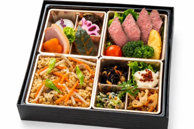 和匠 頂-【熨斗対応可】花霞（はながすみ）〜出汁にこだわった鶏五目と黒毛牛ステーキのお弁当〜