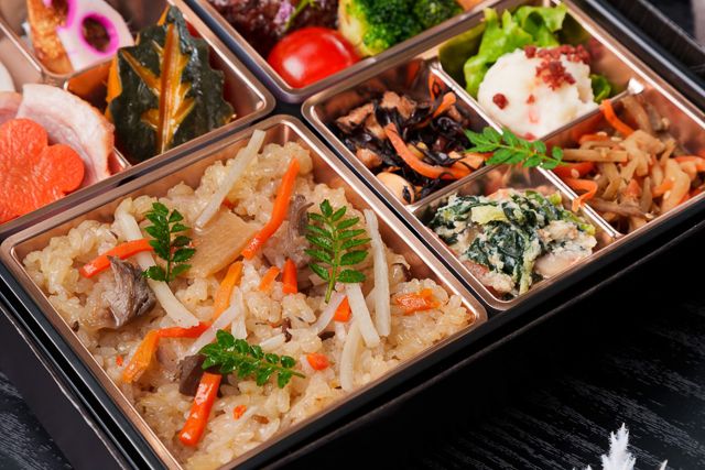 和匠 頂-【熨斗対応可】藤（ふじ）〜出汁にこだわった鶏五目と特製和風ソースの黒毛和牛ハンバーグ御膳〜