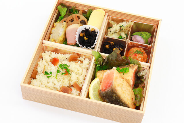 和食みつ留-季節の炊き込みご飯とサーモンの白醤油焼き御膳